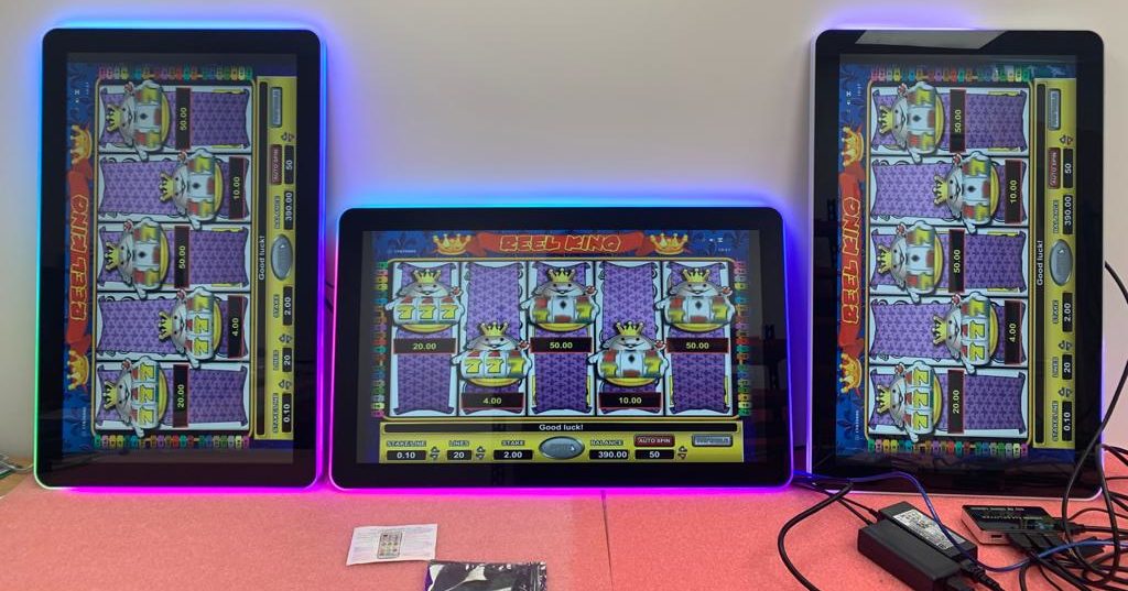 CDS Halo edge lit monitor range