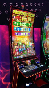 CDS curved gaming displays